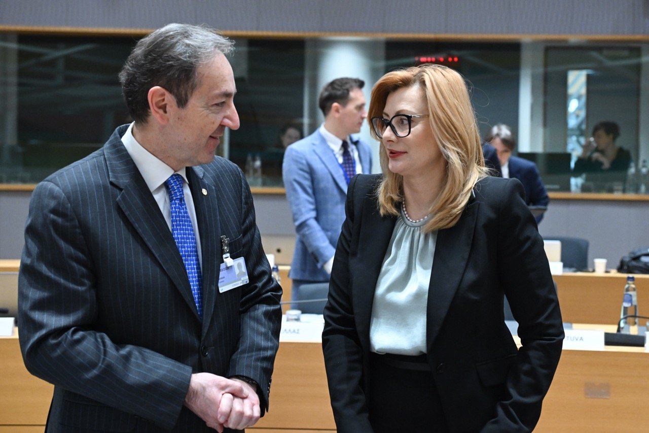 8b997139-f8e3-4a05-bab6-e341e34f6163 Large.jpeg