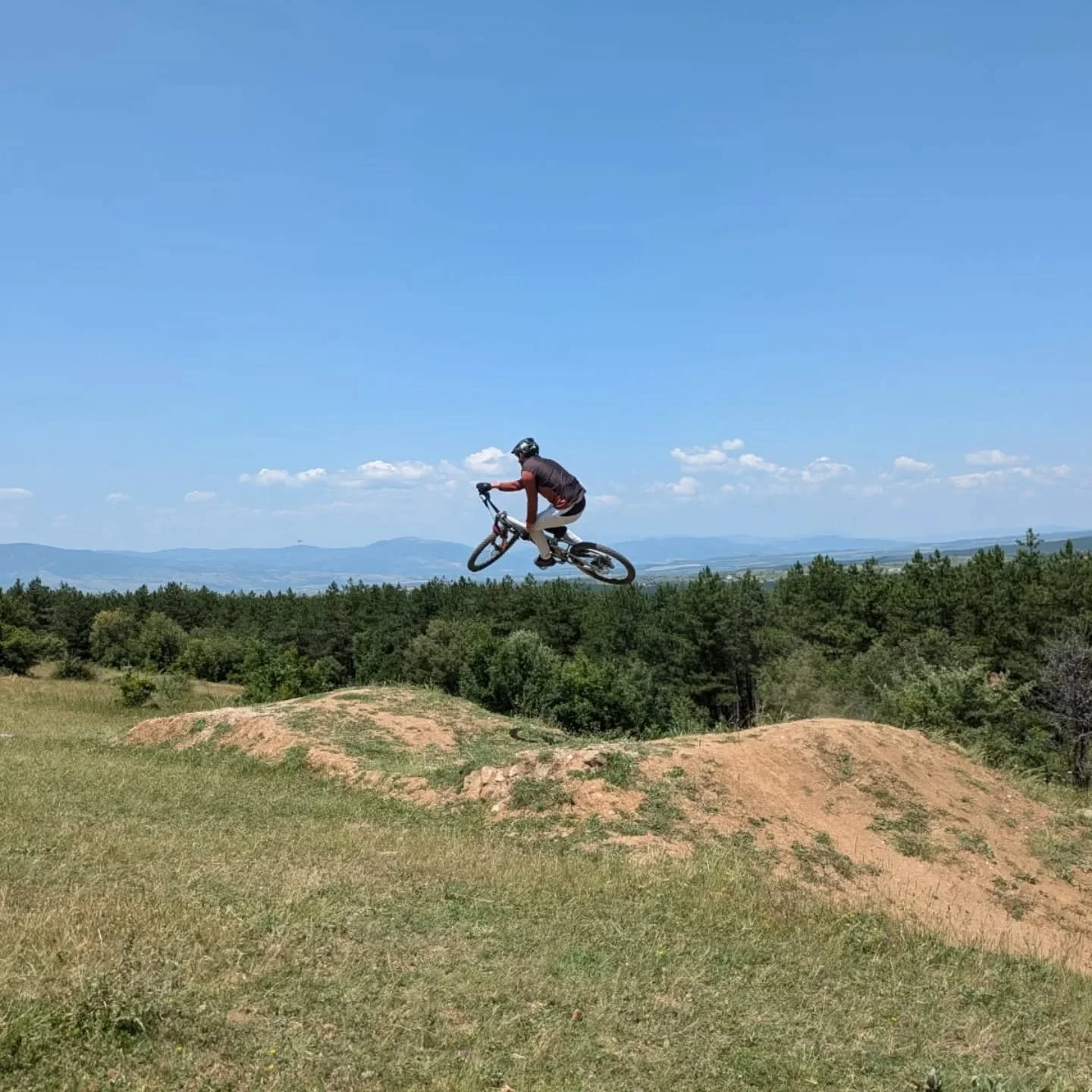 We've worked hard on putting together the most varied riding possible. We are blessed to have 3 different mountain ranges on our doorstep, giving us a wide range of terrain: flowy, techy, rocky, dusty, jumpy.. 

We can tailor the experience to suit y
