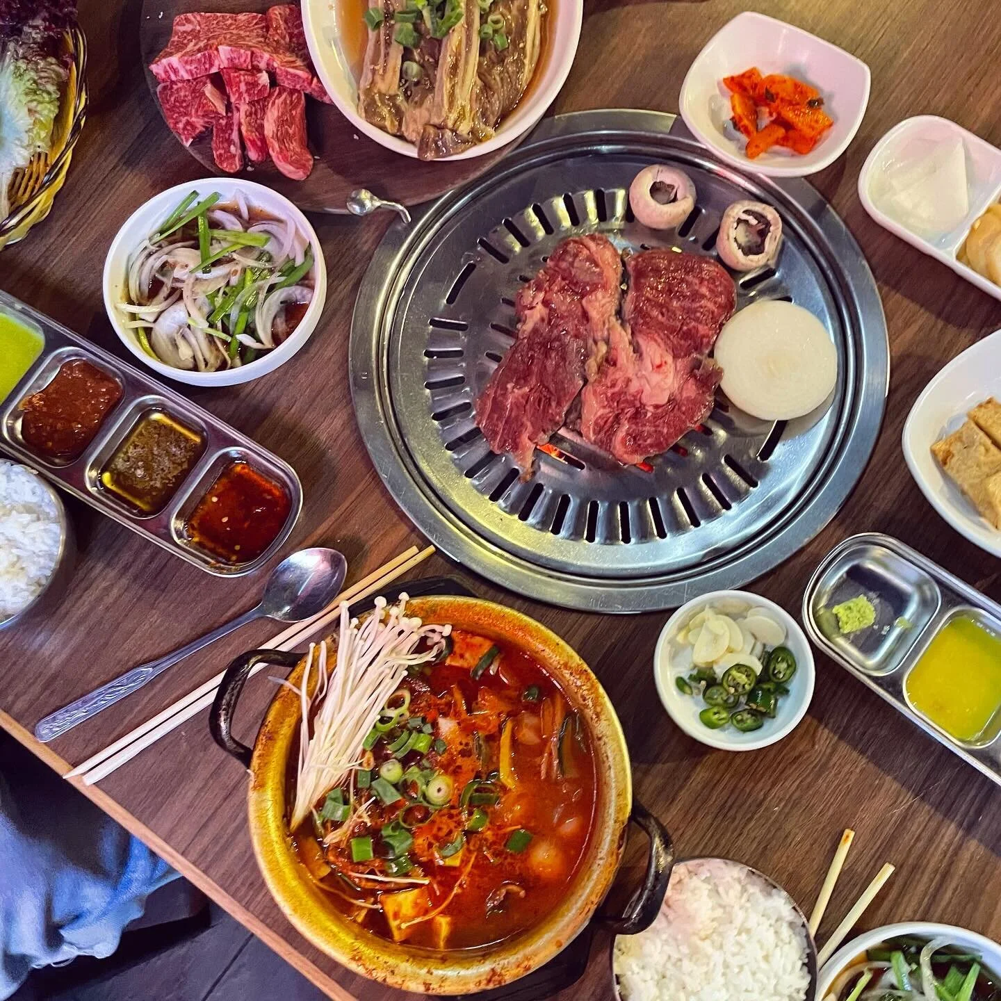 How about creating delicious memories with our kids on a tasty KBBQ adventure before the school holidays come to an end?🥓👨&zwj;👩&zwj;👧&zwj;👦✨

📍SULIYA GOGIYA 

#Familytime #Lidcombebbq #Lidcombehalal #술이야고기야 #리드컴맛집 🇰🇷🇦🇺