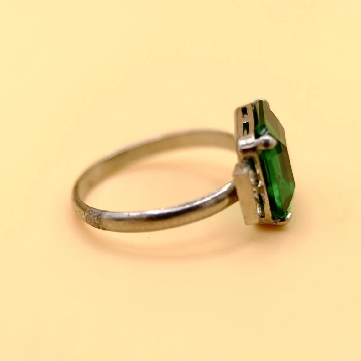 BVL1209-paste-green-square-ring-side.jpg
