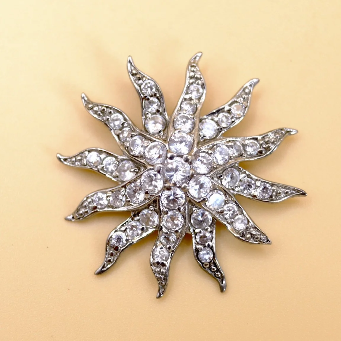 BVL1190-paste-starburst-pendant.jpg