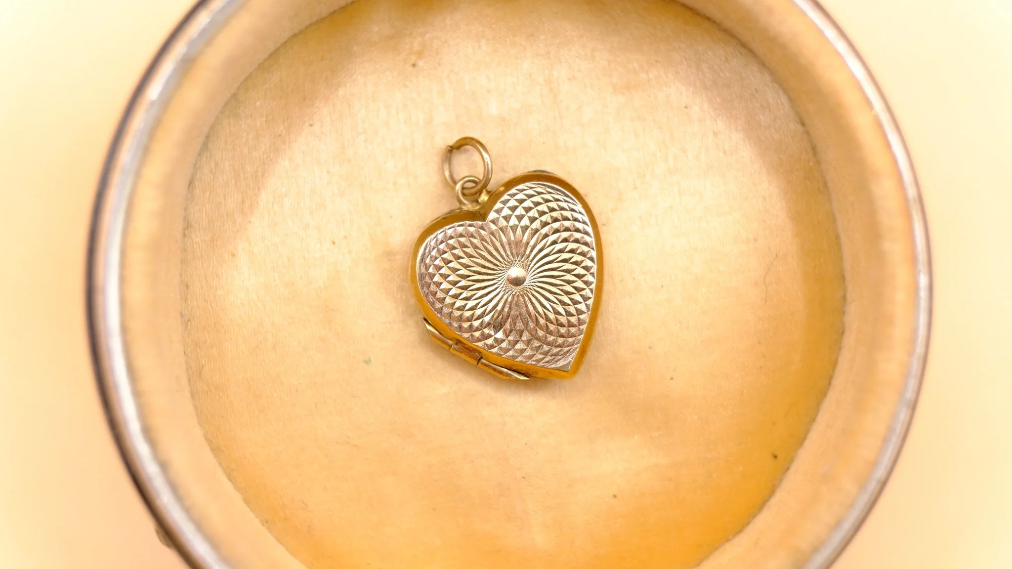 9ct heart locket