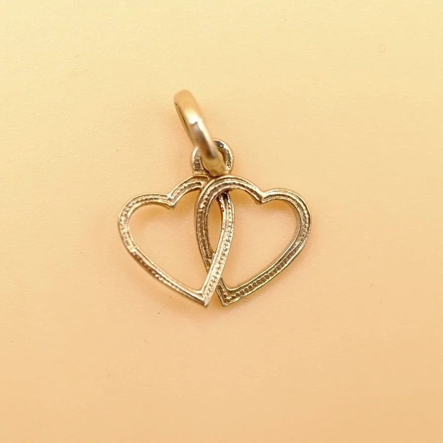Vintage 9ct double heart pendant