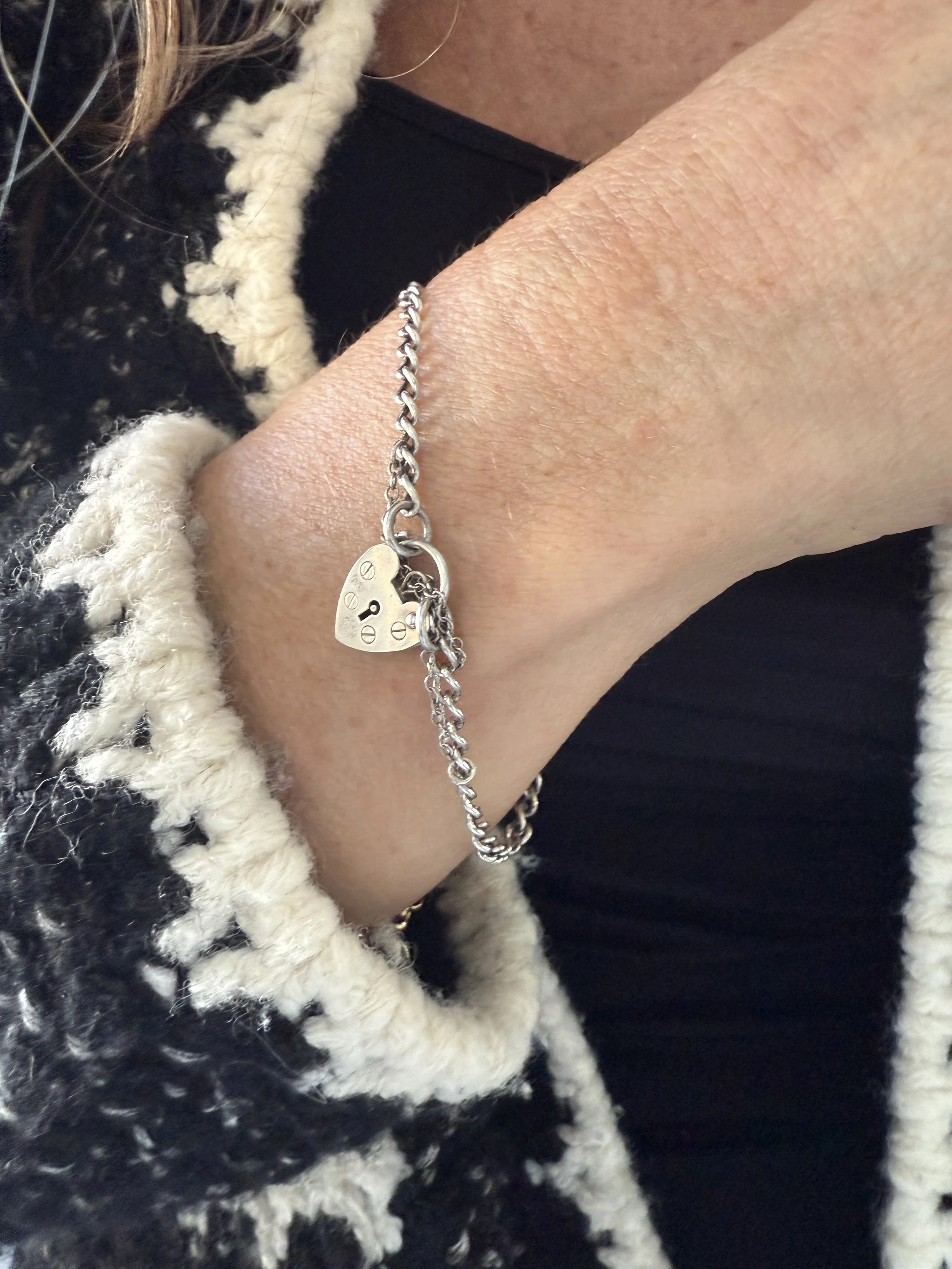 BVL1015-silver-padlock-bracelet-worn.JPG