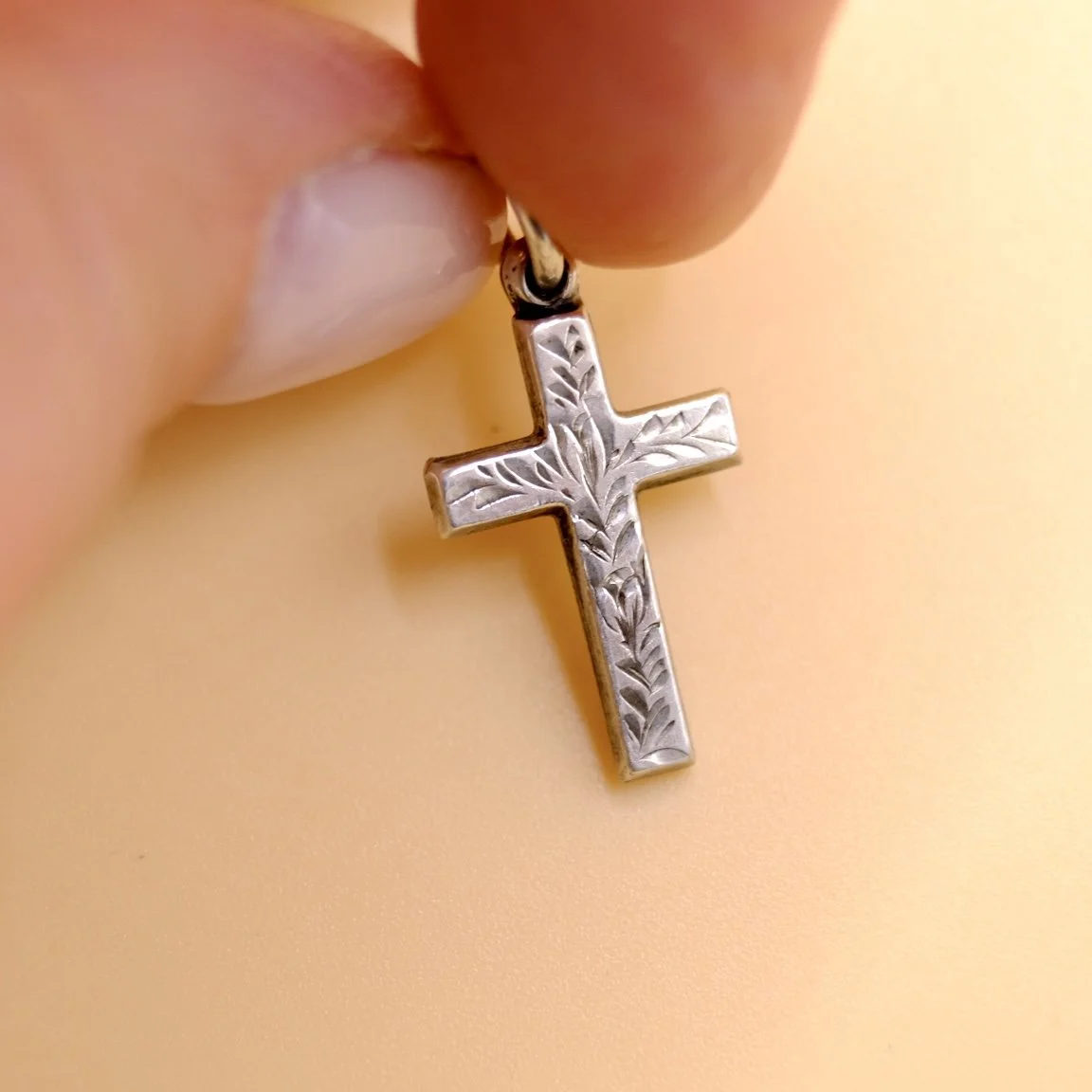 BVL820 silver-cross held.jpg