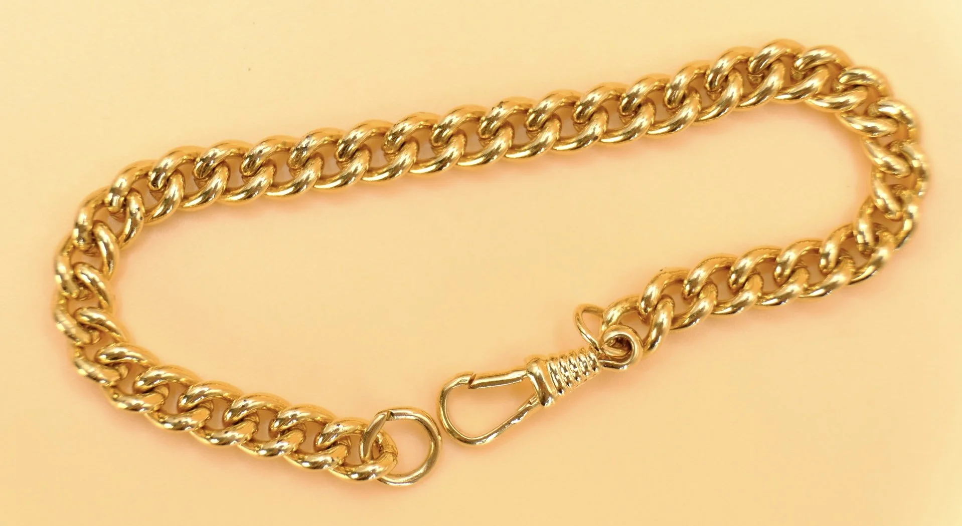 BVL1137-gold-tone-curblink-bracelet.jpg