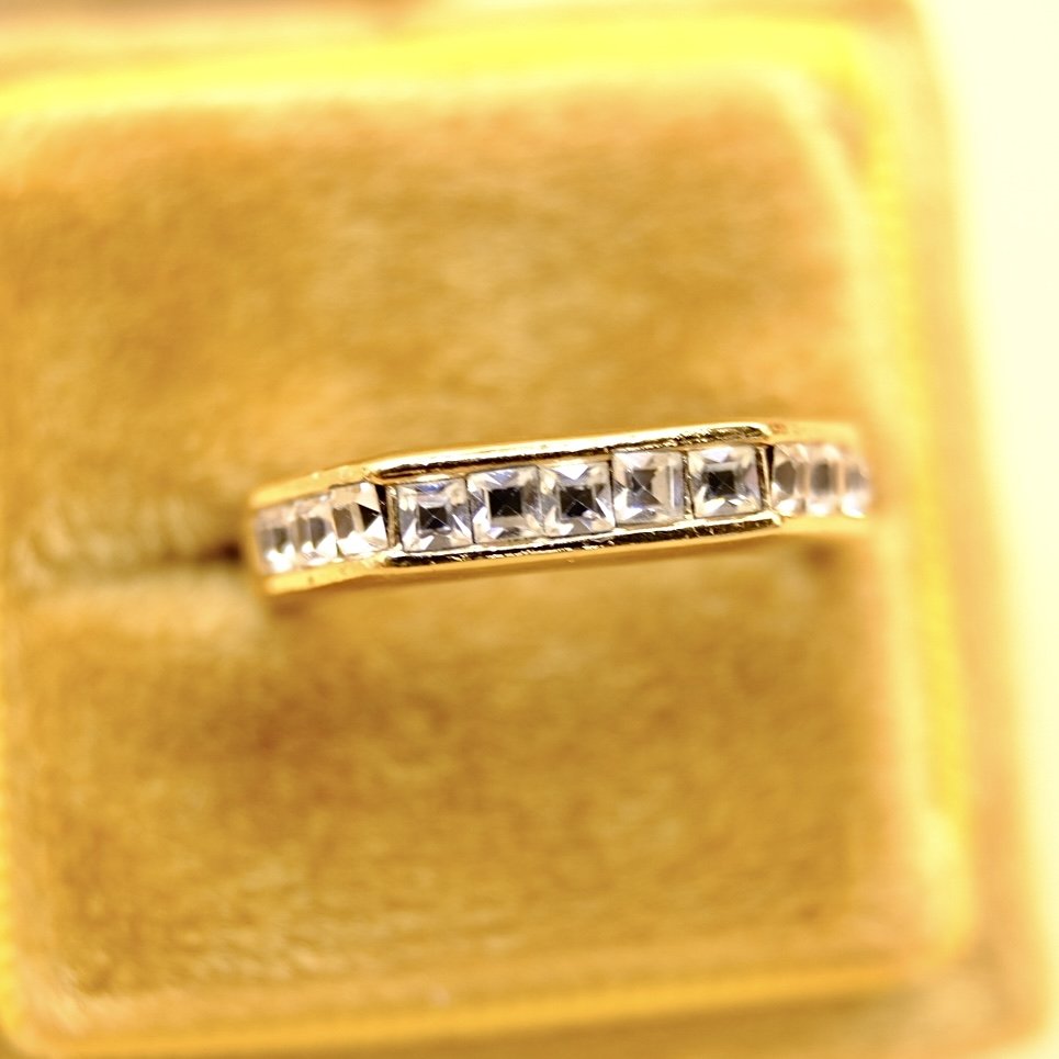BVL1206-paste-half-eternity-ring-box.jpg