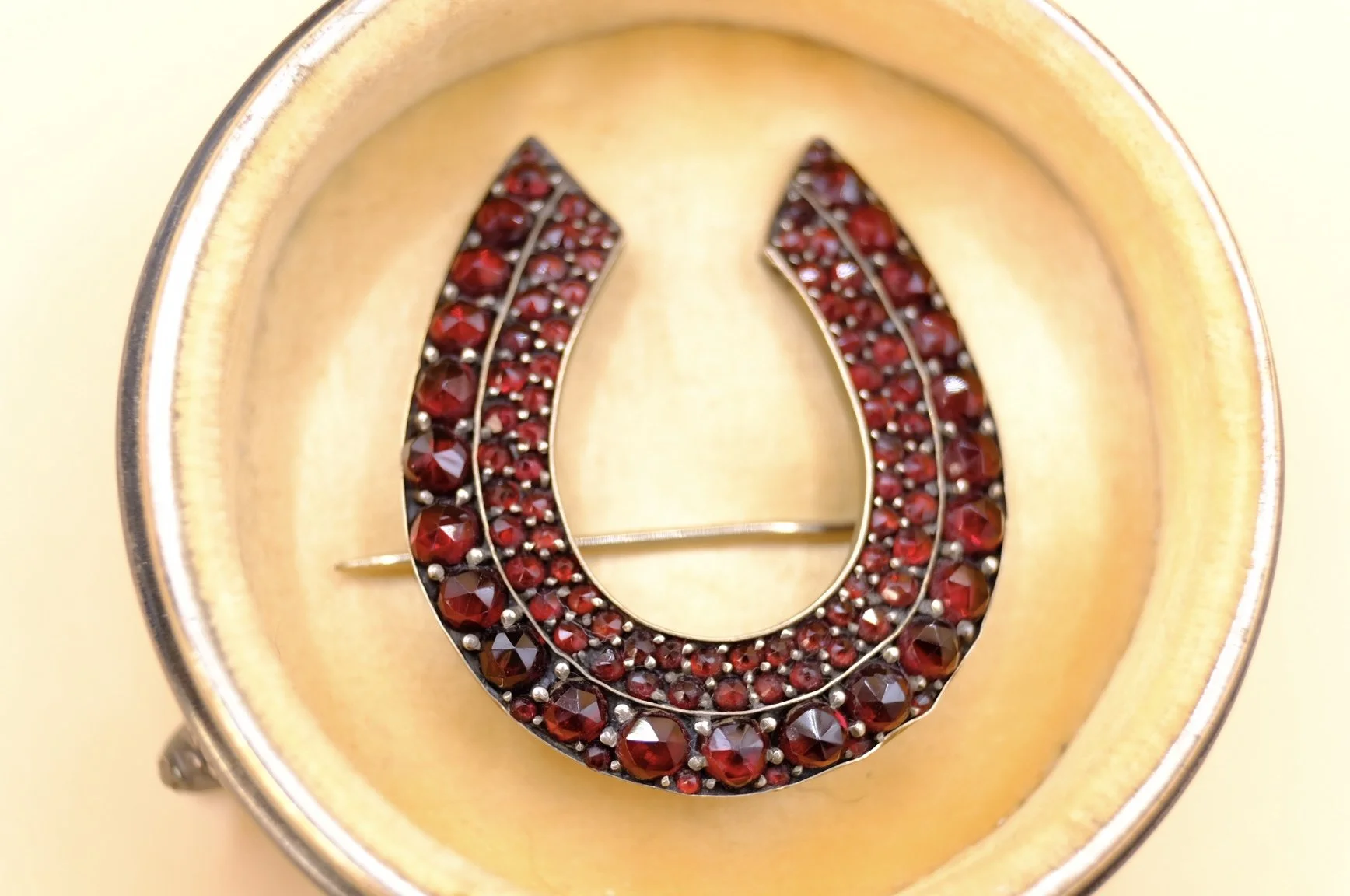BVL1169-garnet-horseshoe-box.jpg