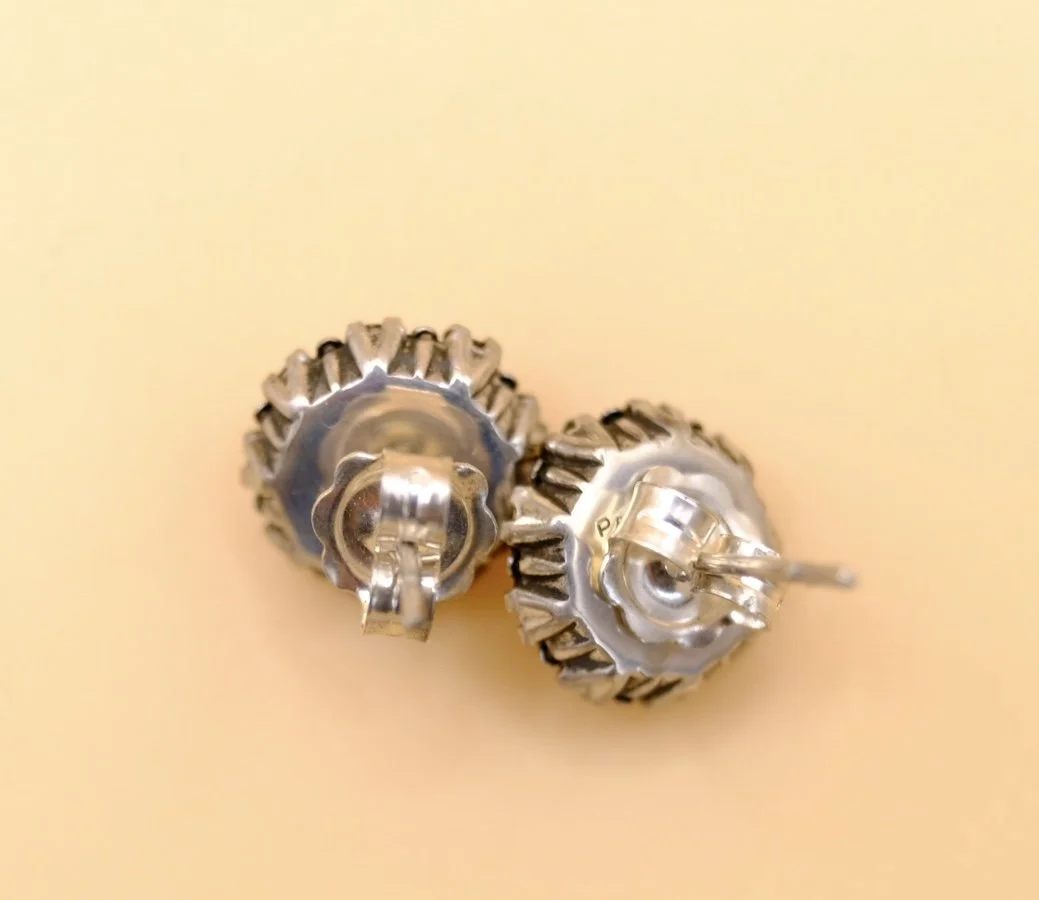 BVL868-red-daisy-paste-stud-earrings-backs.jpg