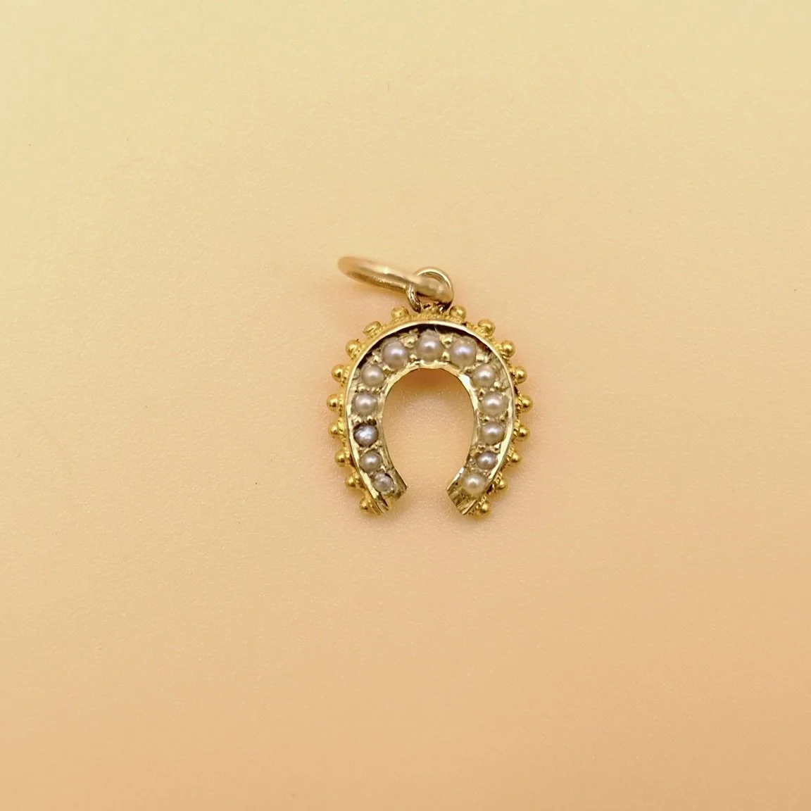 BVL1039-pearl-horseshoe.jpg