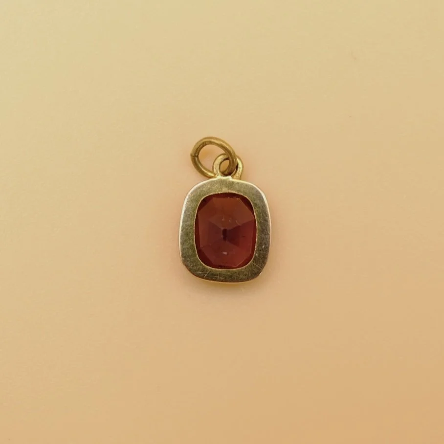 BVL1050-garnet-pendant-back.jpg
