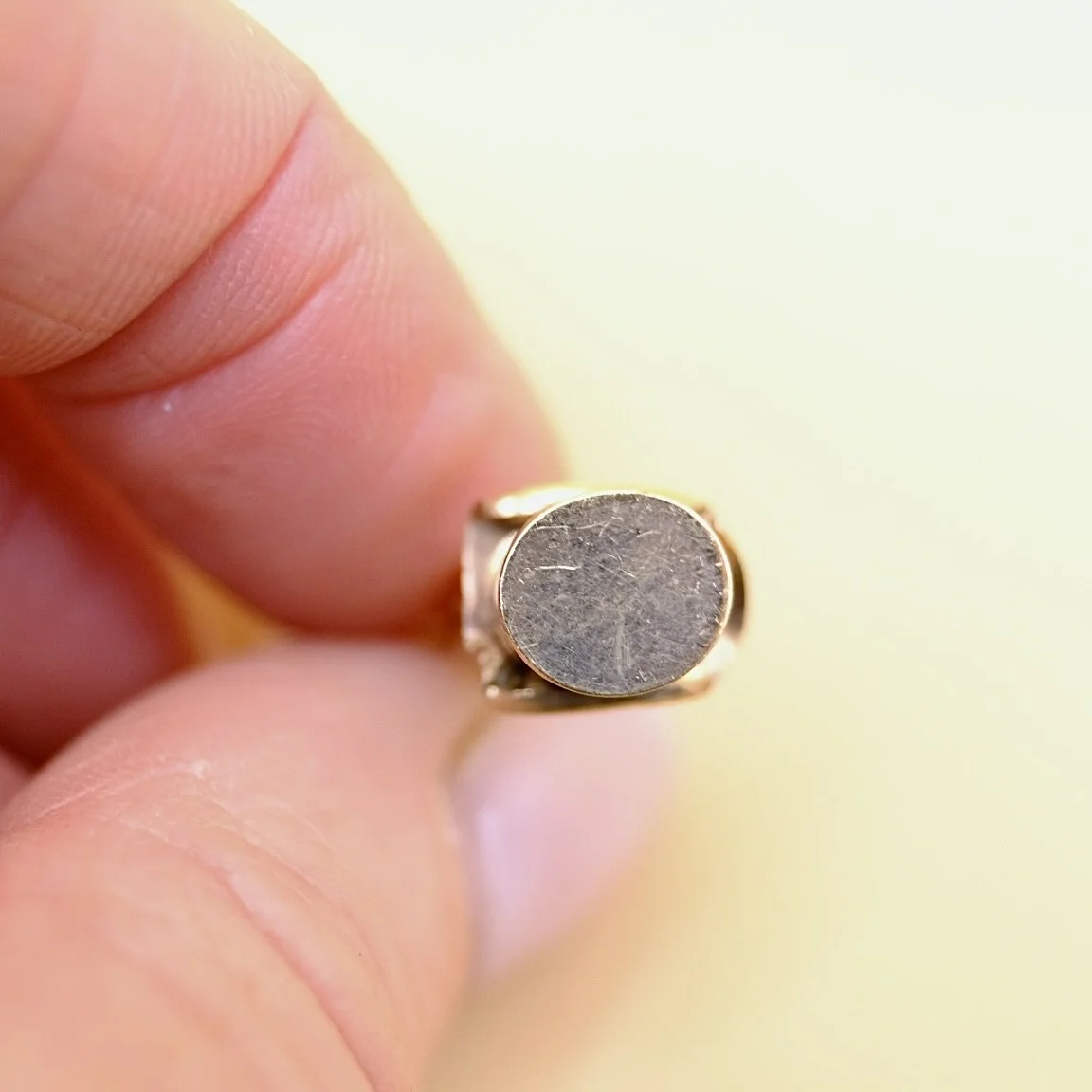 BVL1094-9ct-champagne-top-hat-charm-base.jpg