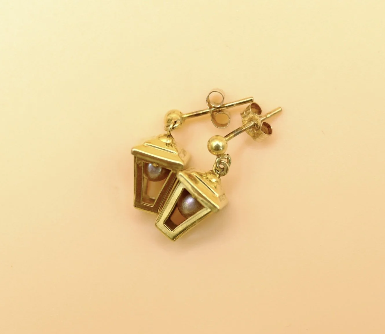 BVL1085-gold-pearl-lantern-earrings-back.jpg