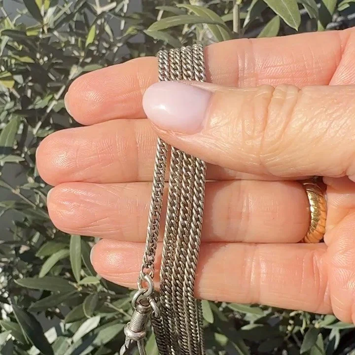 Good longuard chains are so tricky to source but this Sterling silver long muff chain with dog clip hits hard

Linked on stories and above in *New*