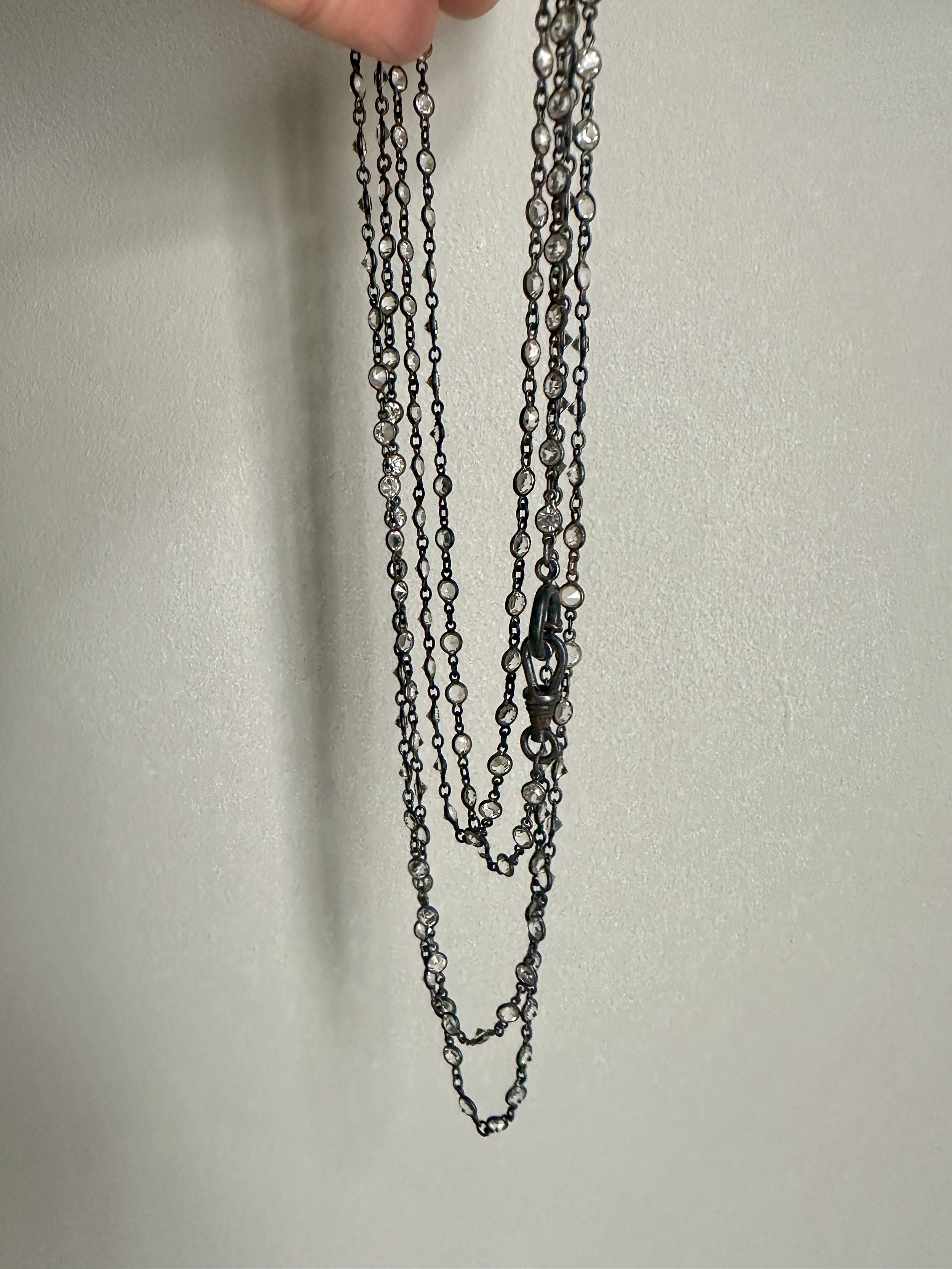 BVL609 paste iron rivière held.jpg