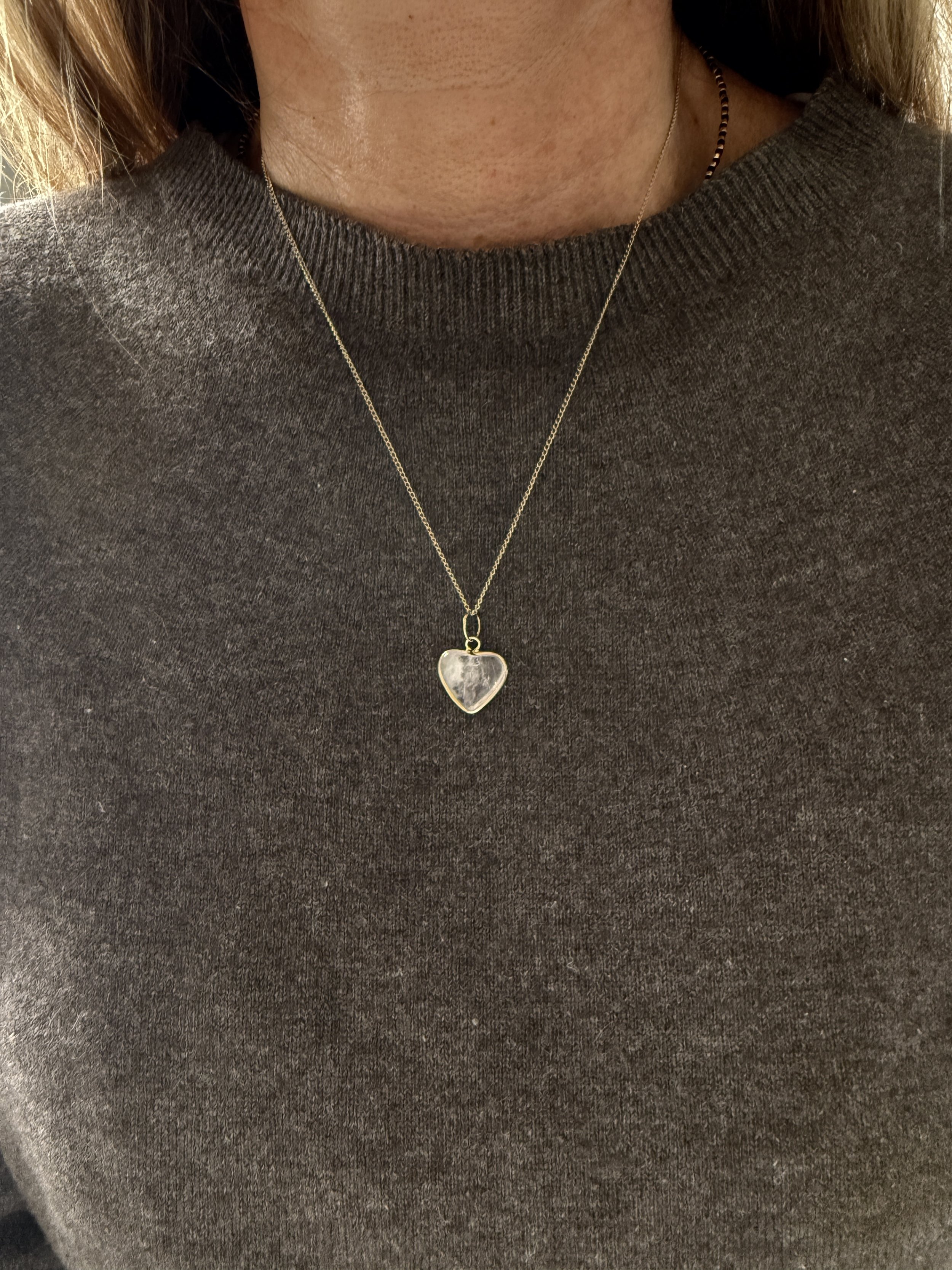 BVL1120-rose-quartz-heart-pendant-worn.JPG