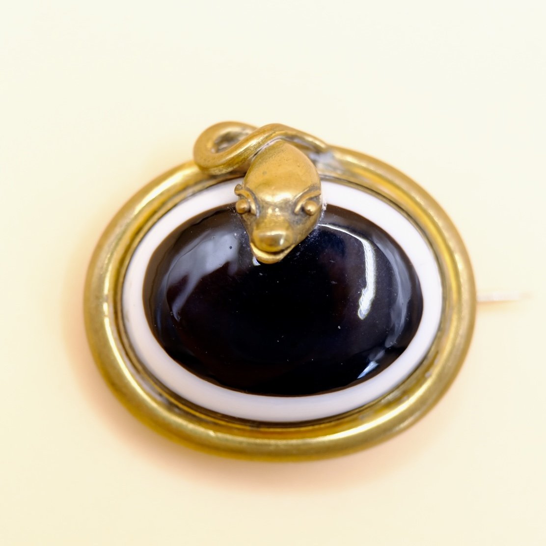 BVL869-banded-agate-snak-brooch.jpg