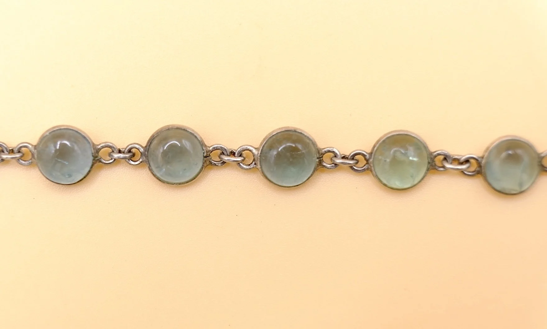 BVL1068-green-cabochon-bracelet-stones.jpg