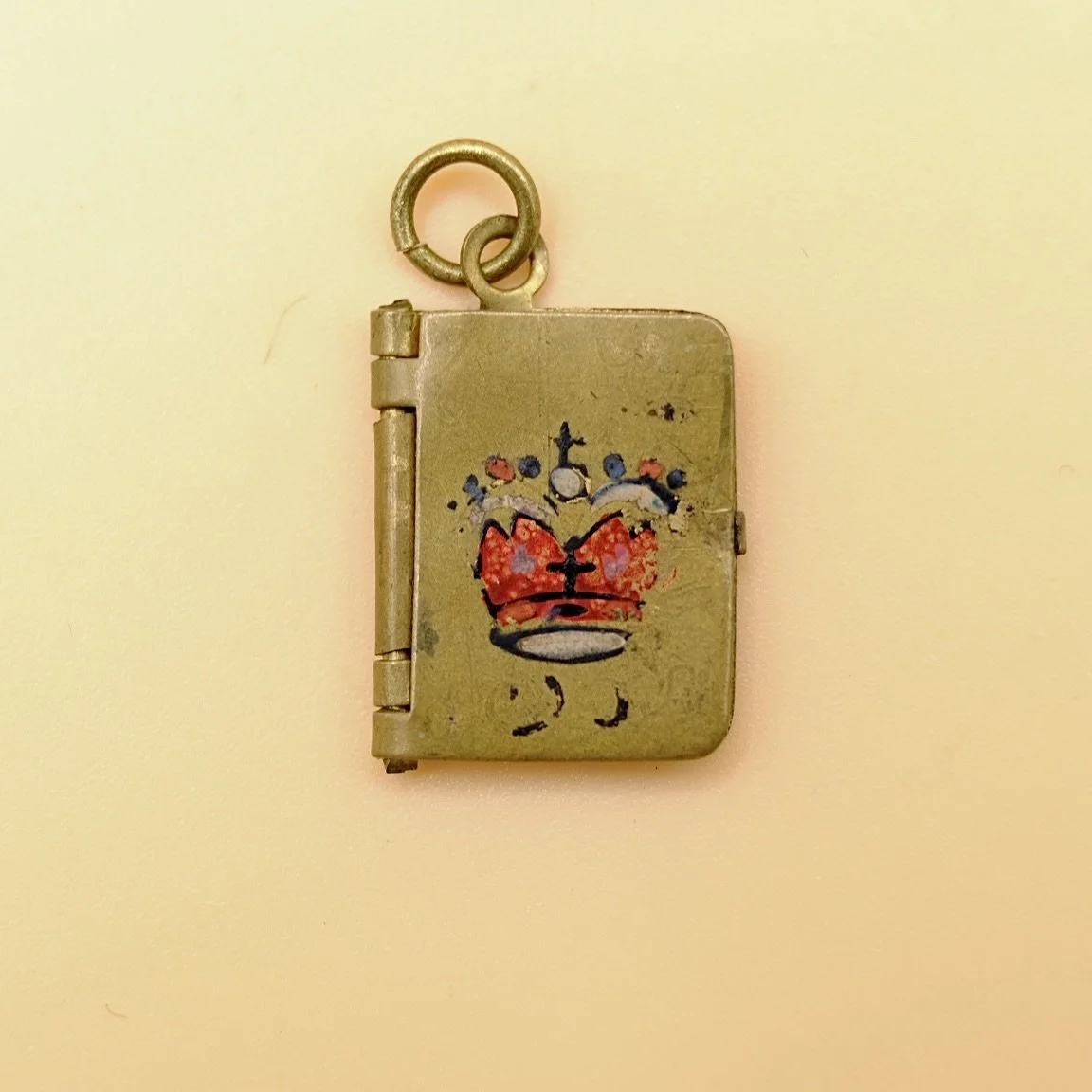 BVL823-royal-photo-album-locket.jpg