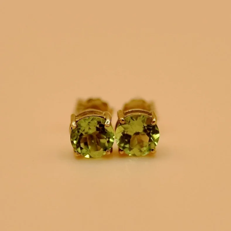 BVL846-peridot-studs-front.jpg