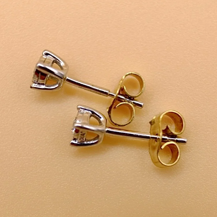 BVL847-diamond-studs-side.jpg