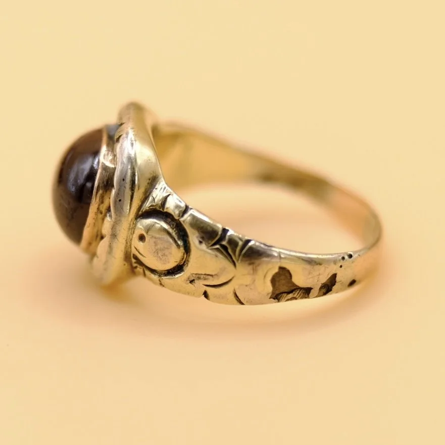 BVL1212-garnet-cabochon-ring-side2.jpg