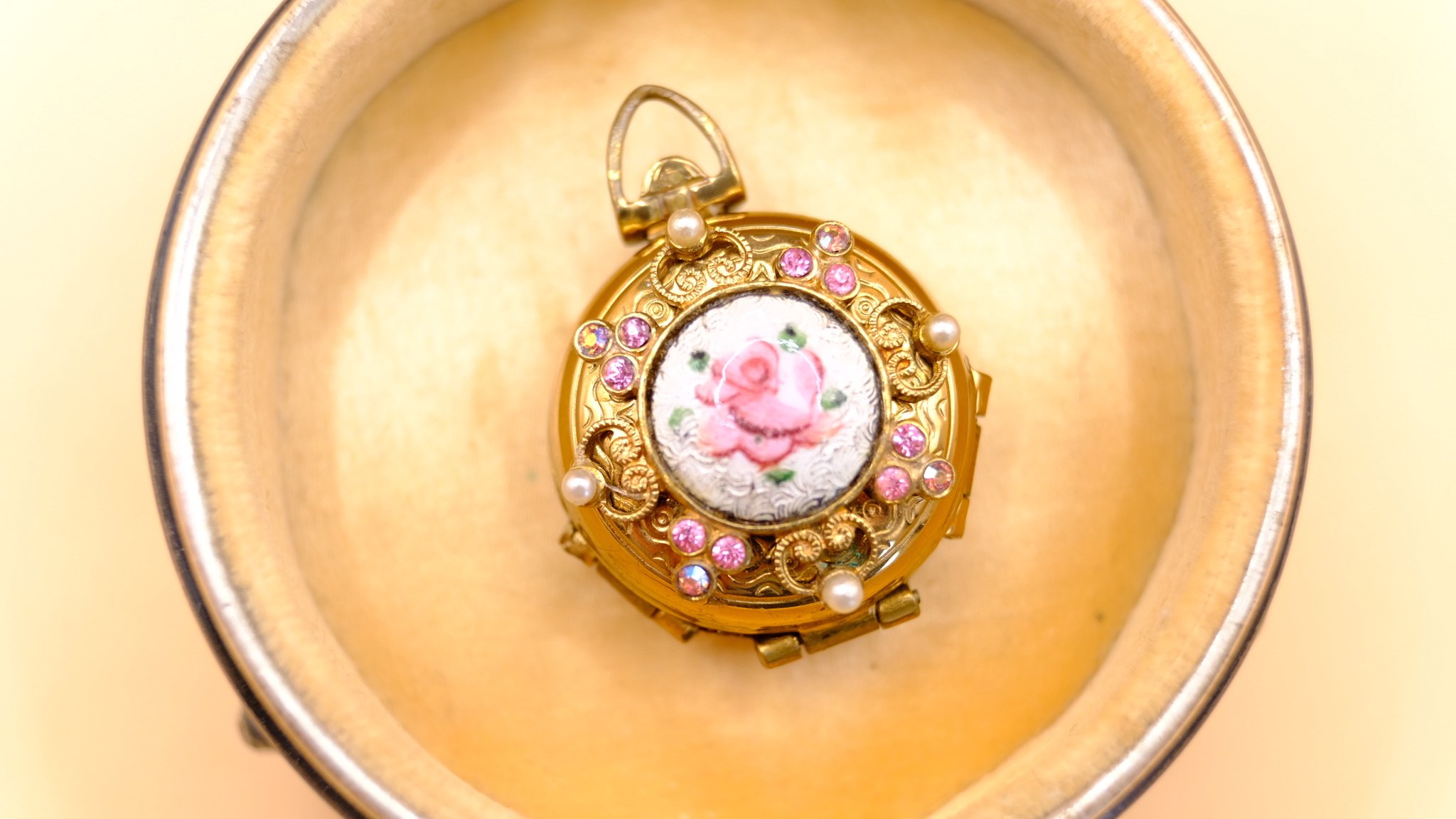 BVL1202-enamel-flower-locket-box.JPG