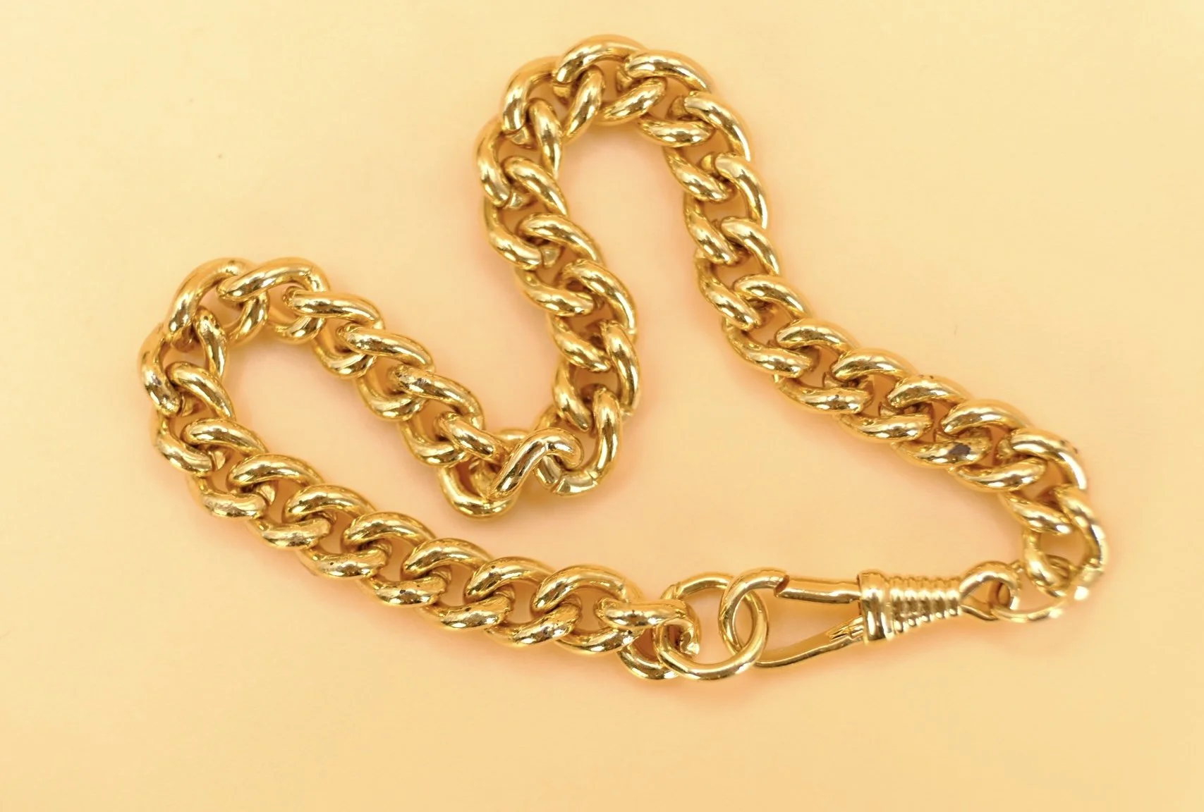 BVL1137-gold-tone-curblink-bracelet2.jpg
