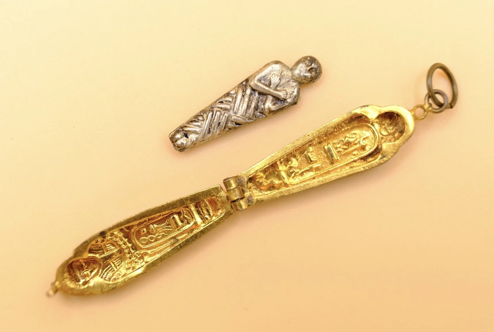 BVL1255-gilt-pharaoh-mummy-openall.jpg