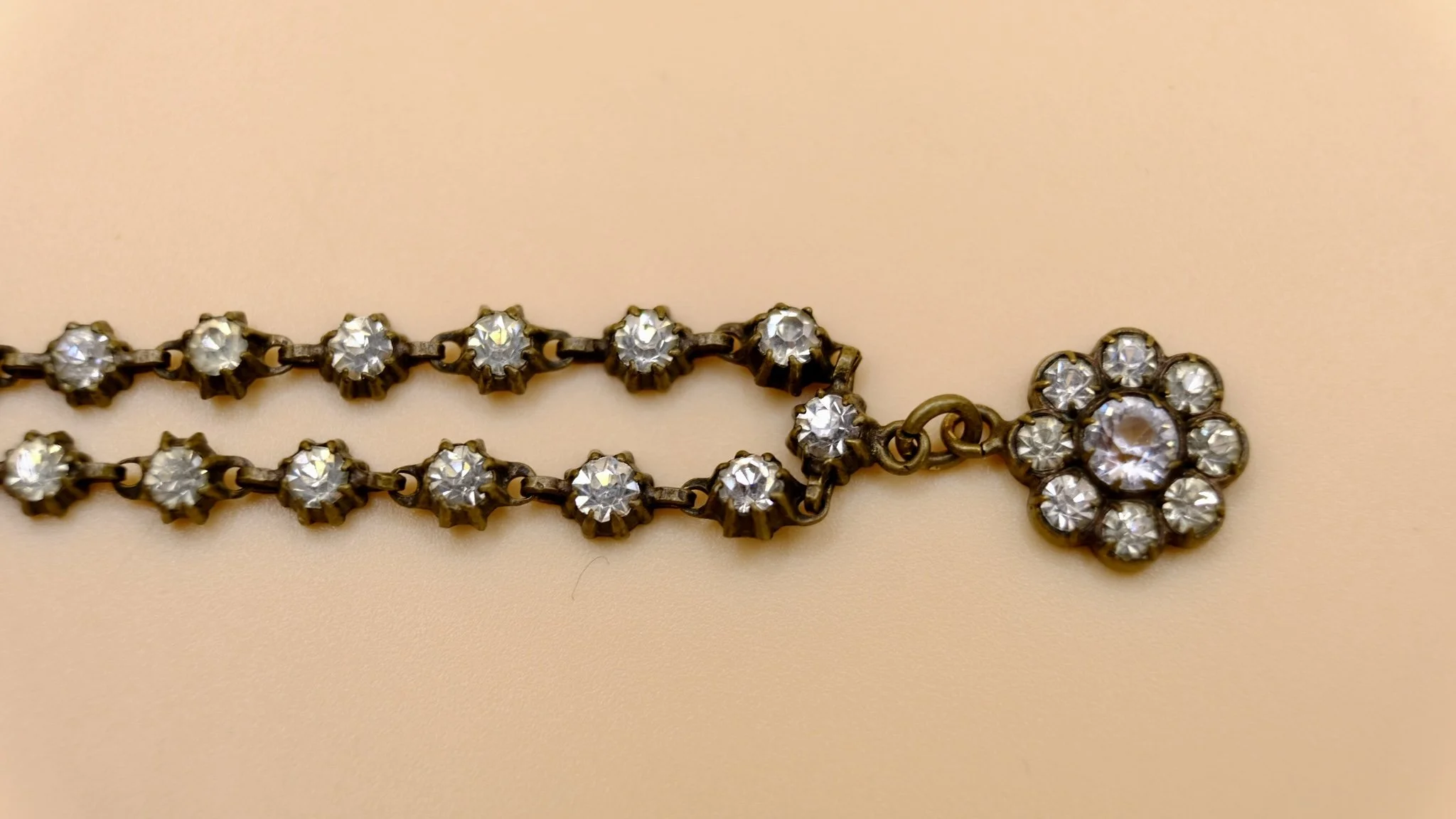 BVL870-paste-daisy-choker-detail.jpg