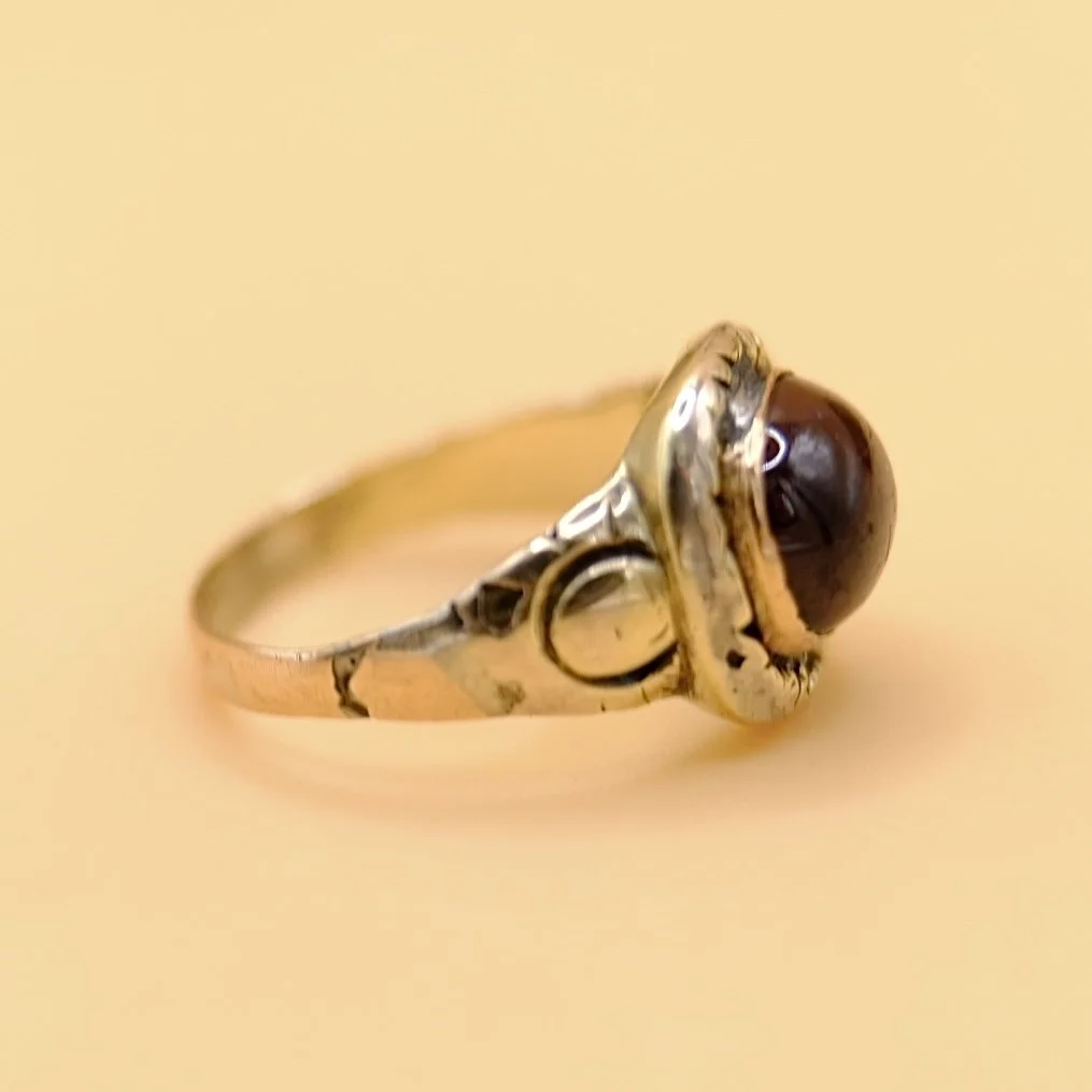 BVL1212-garnet-cabochon-ring-side.jpg