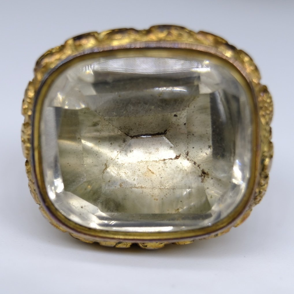 BVL751 large crystal close .jpg
