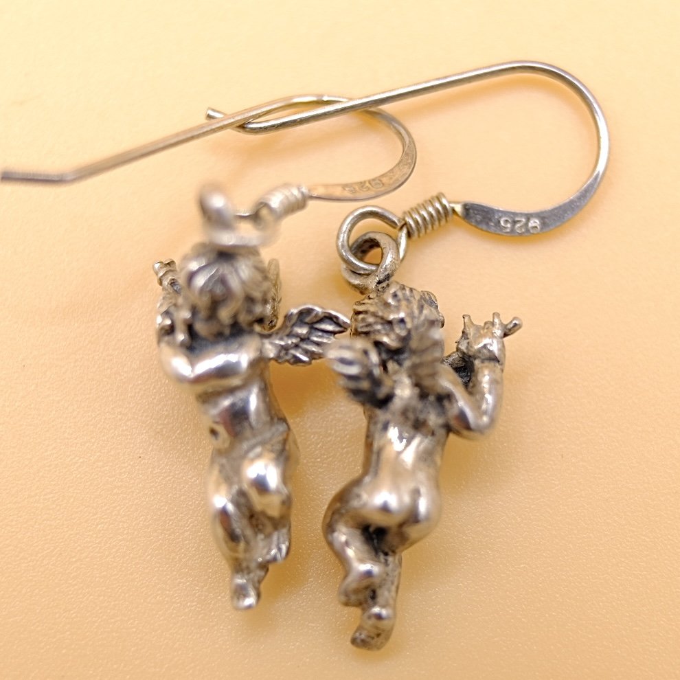 BVL1012-silver-cupid-earrings-marks.jpg