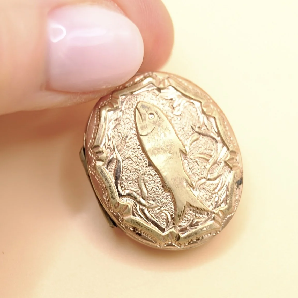 BVL1124-fish-locket-held.jpg