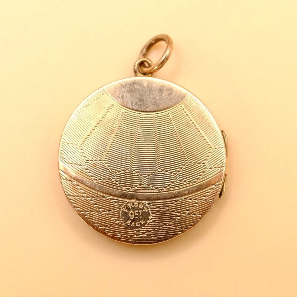 BVL1245-round-photo-locket-back.jpg
