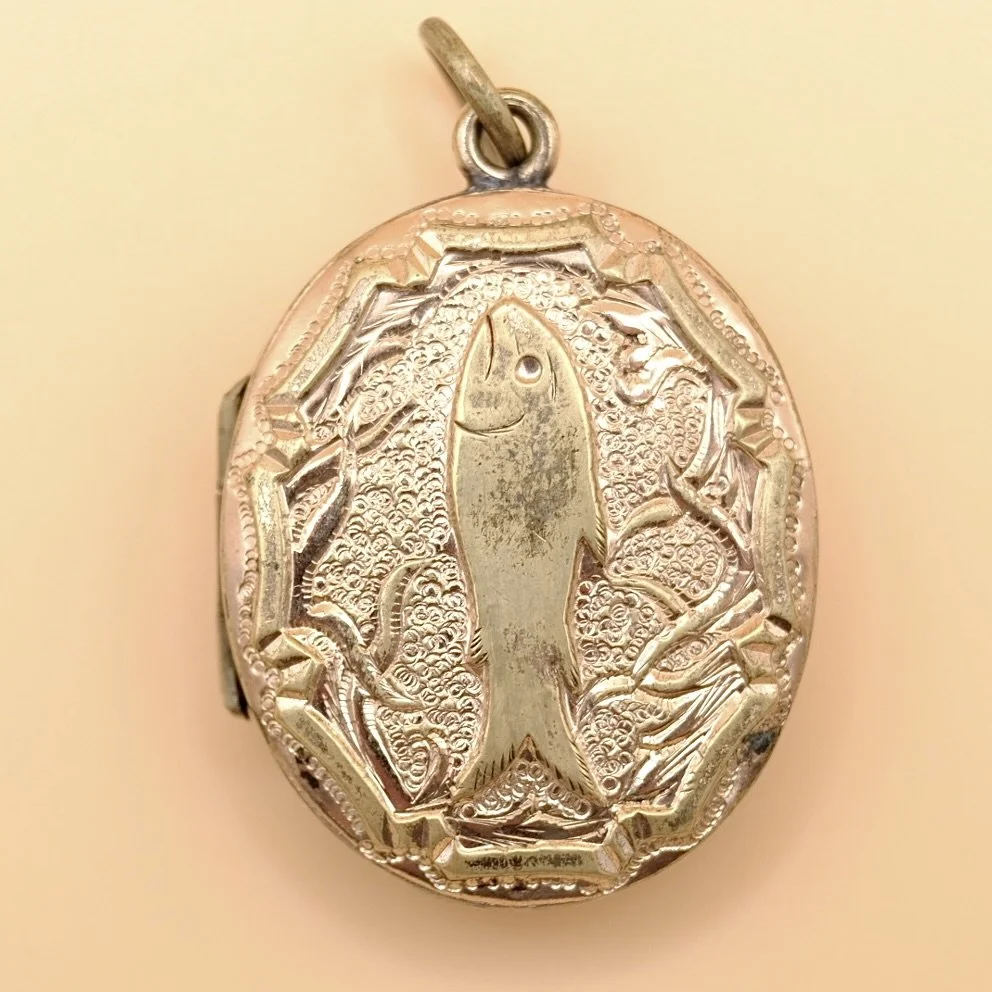 BVL1124-fish-locket.jpg