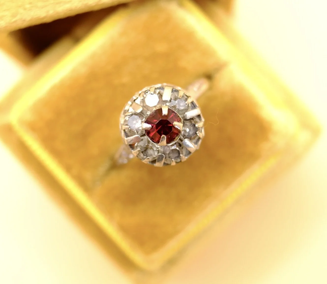BVL1111-red-daisy-paste-ring-box.jpg