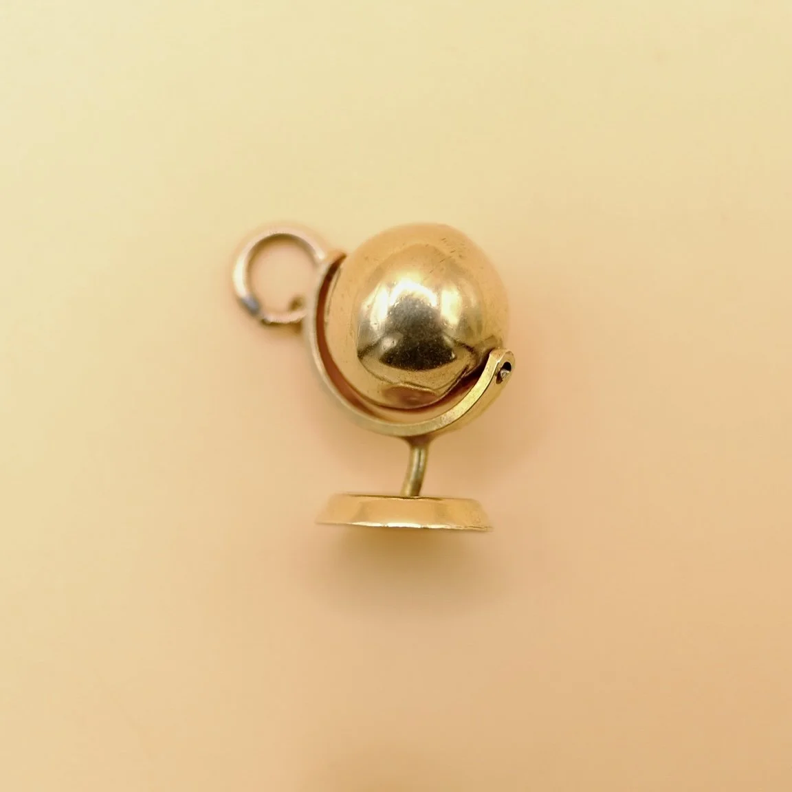 BVL1105-9ct-globe-charm.jpg