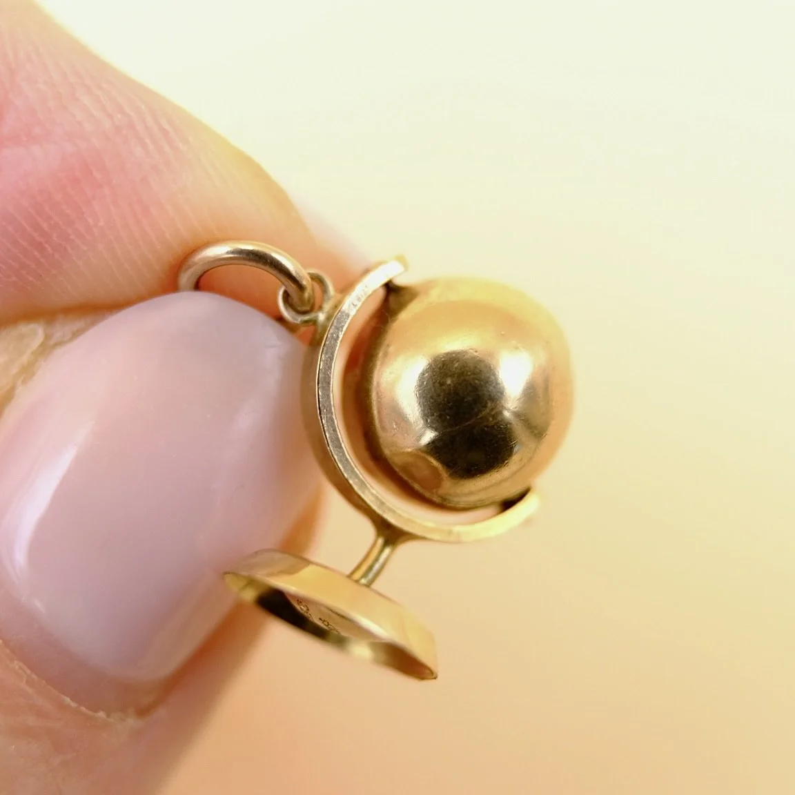 BVL1105-9ct-globe-charm-held.jpg