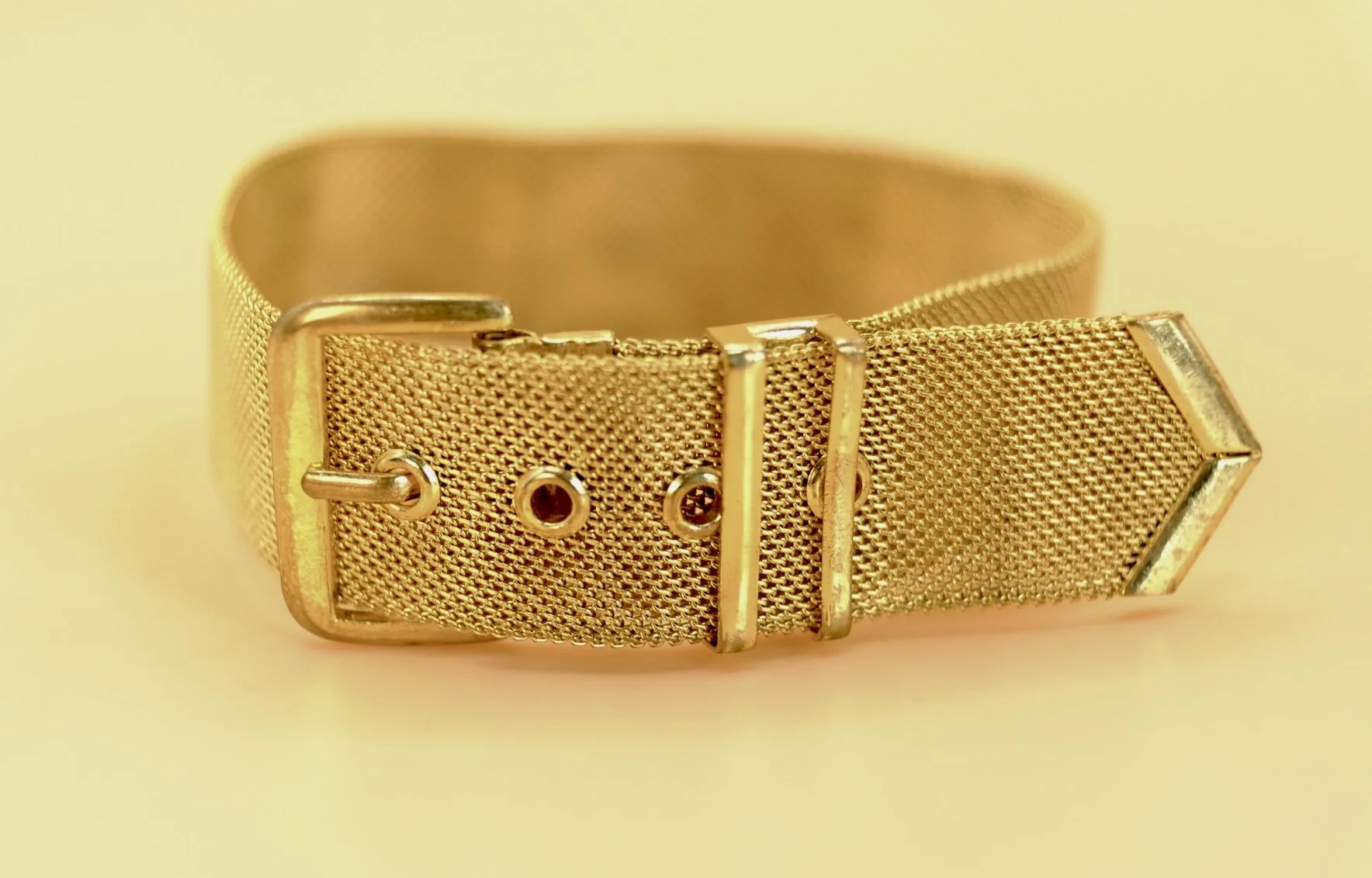BVL1236-gold-tone-buckle-bracelet.jpg