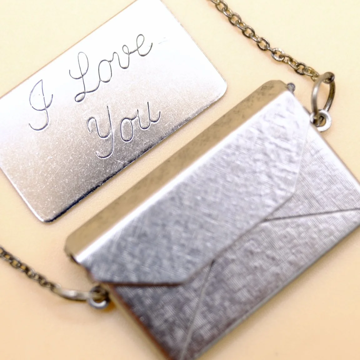 BVL1096-silver-I-love-you-envelope-pendant.jpg