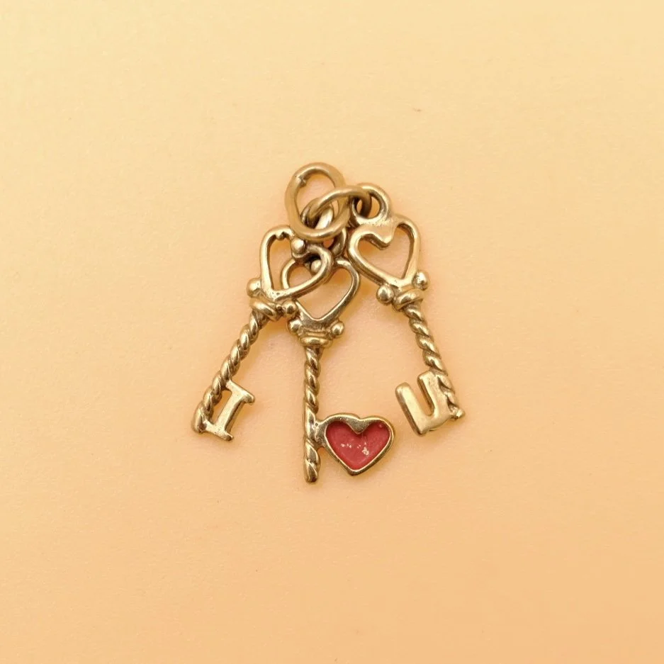 9ct & enamel I ♡ U keys charm