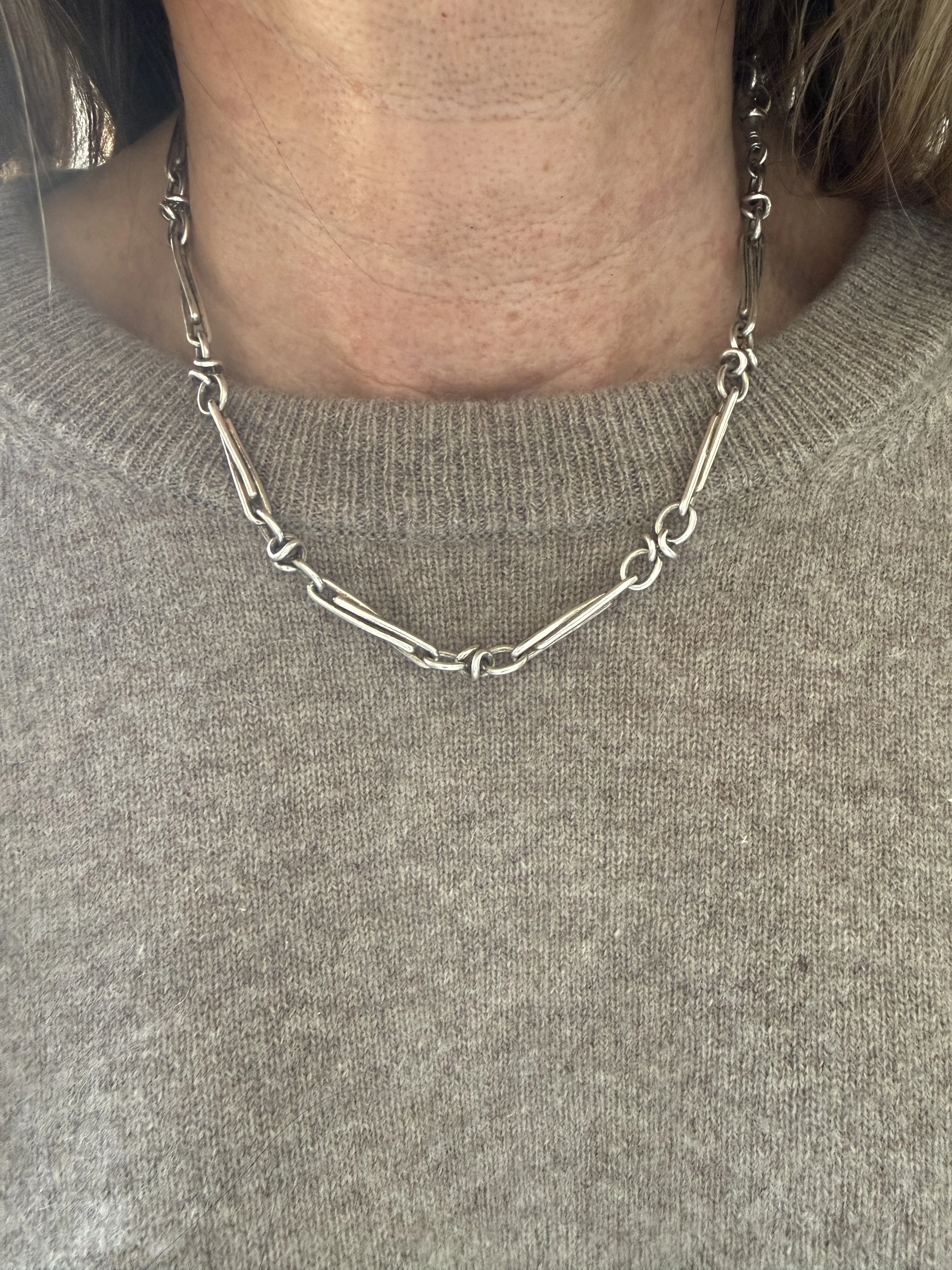 BVL1086-silver-twist-chain-worn2.JPG
