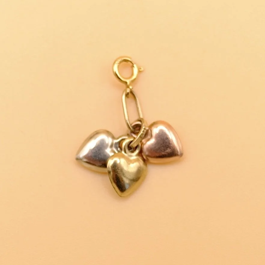 BVL1122-3-colour-gold-hearts-charm-back.jpg