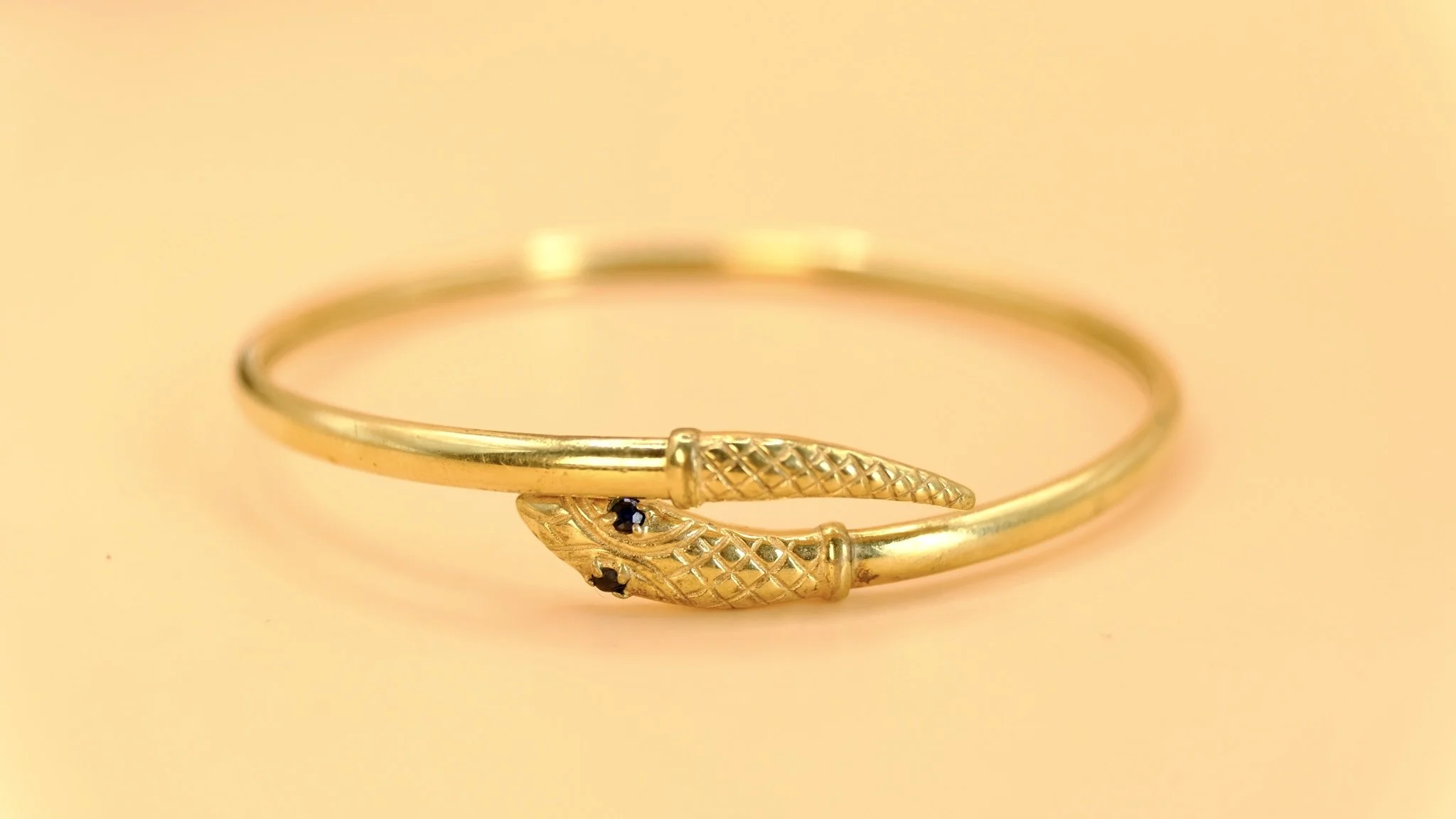 BVL1193-snake-bangle.jpg