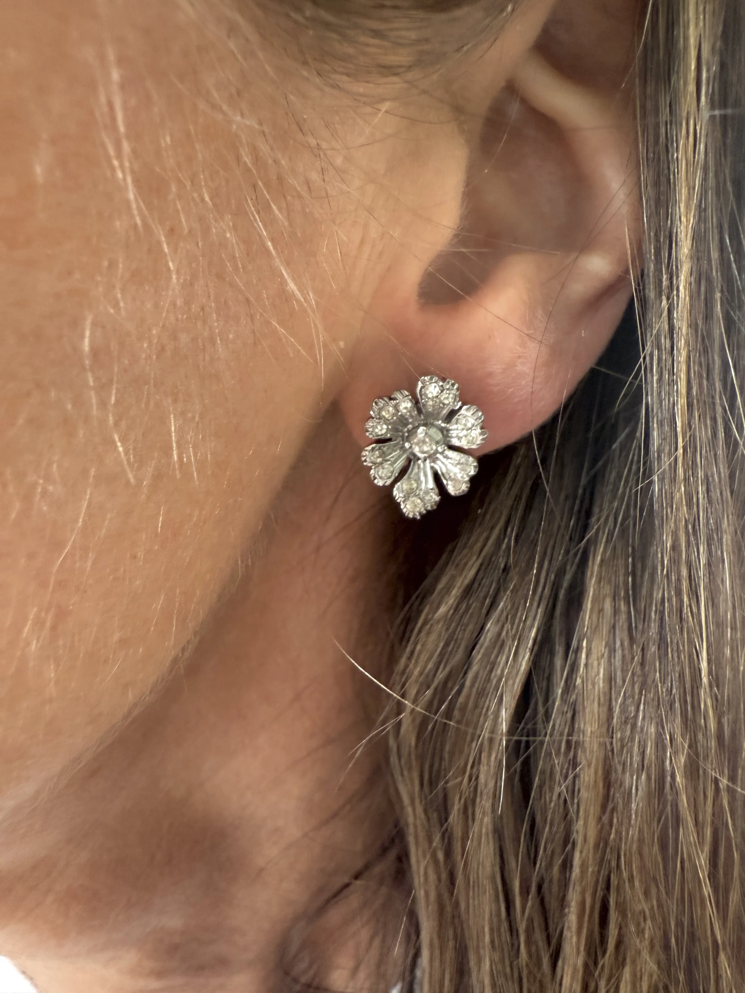 BVL764 paste leaf studs worn.jpg