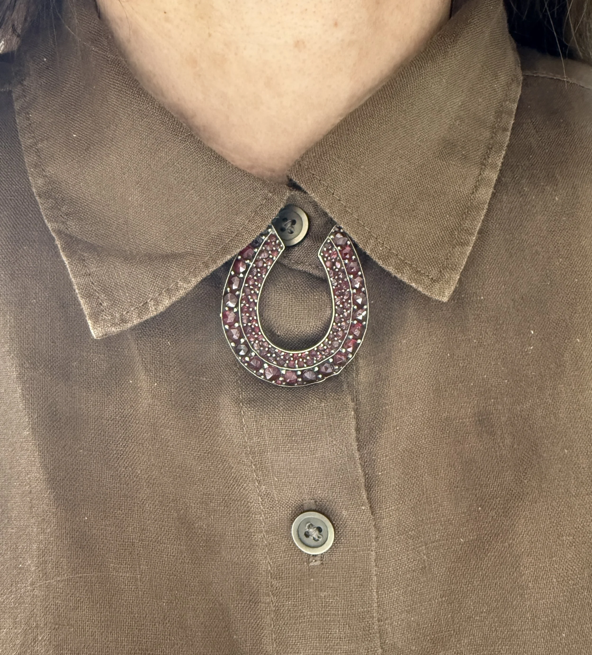 BVL1169-garnet-horseshoe-brooch-worn.jpg
