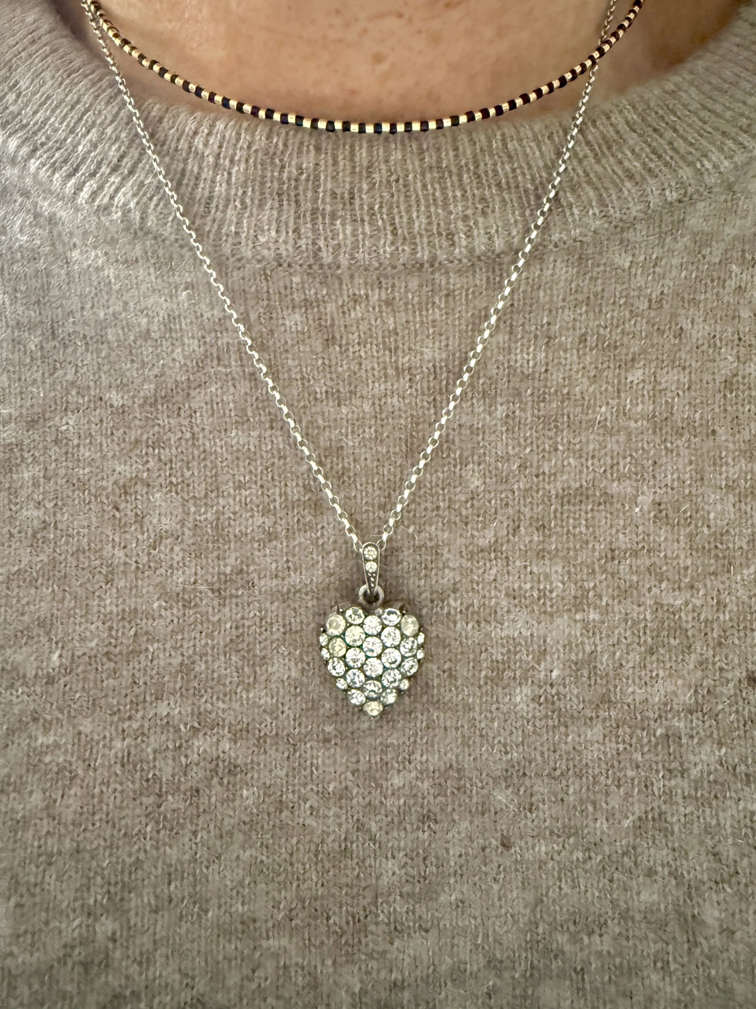 BVL1019-silver-paste-heart-pendant-worn.jpg