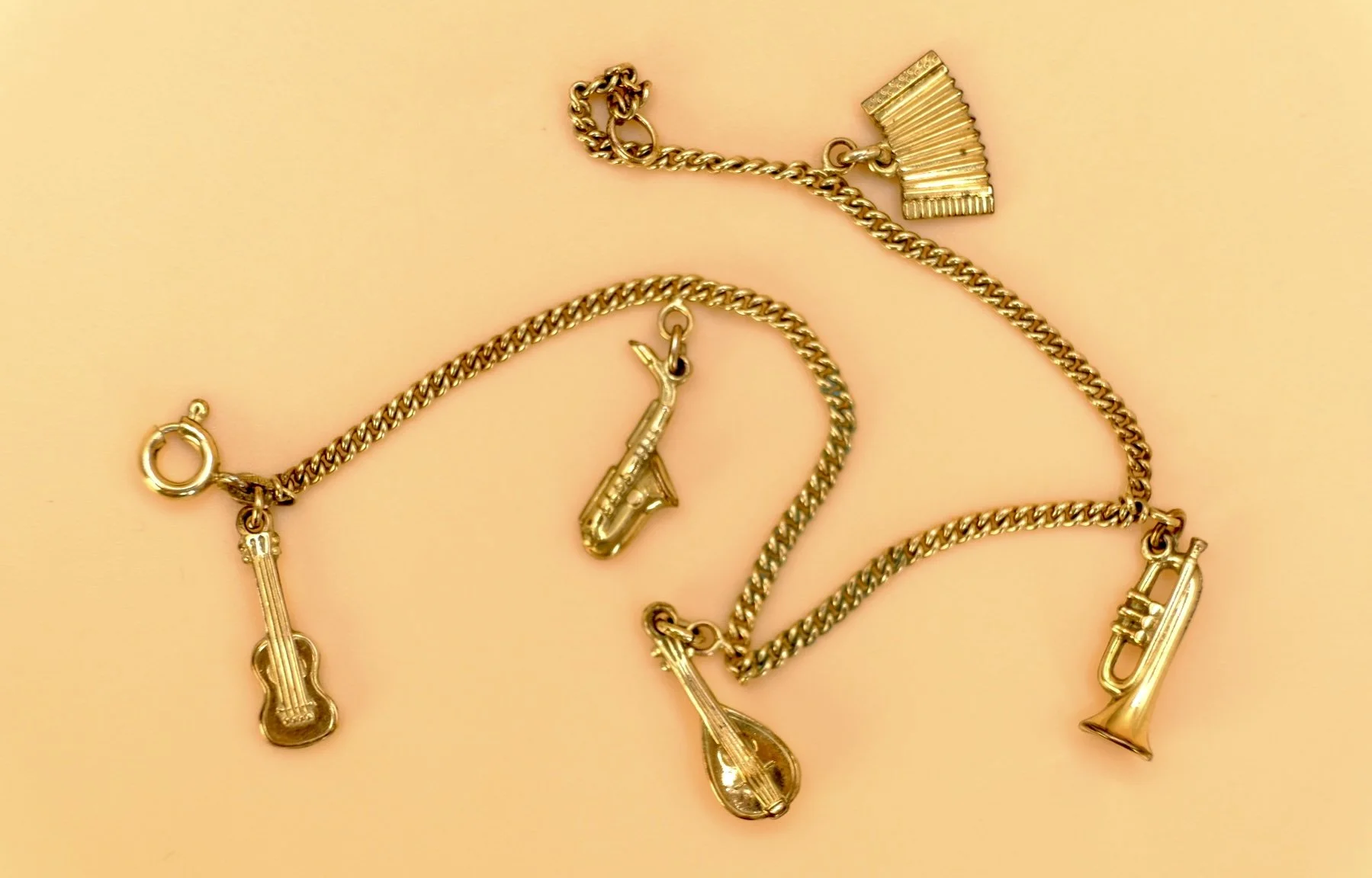 BVL1165-music-instruments-bracelet.jpg