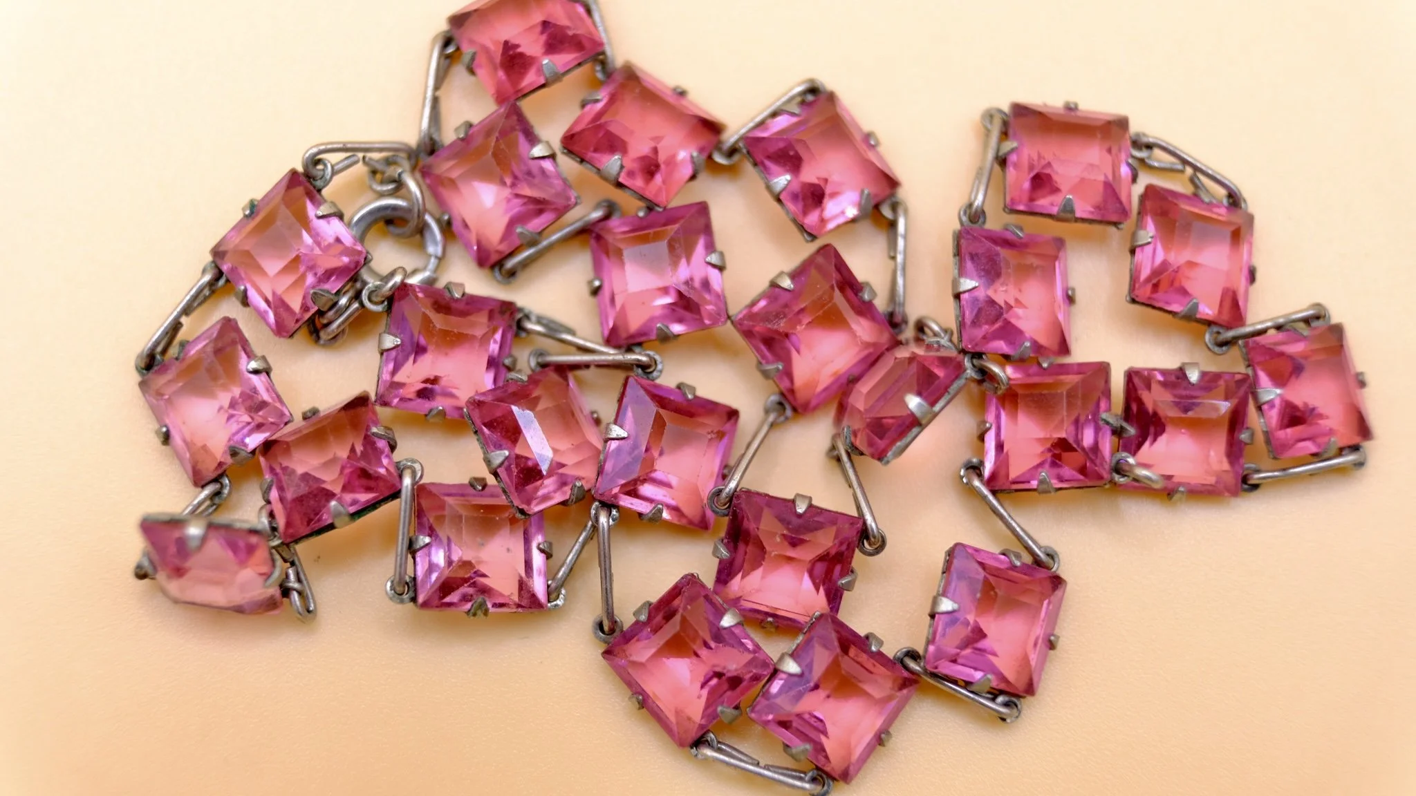 BVL913-pink-square-paste-necklace .jpg